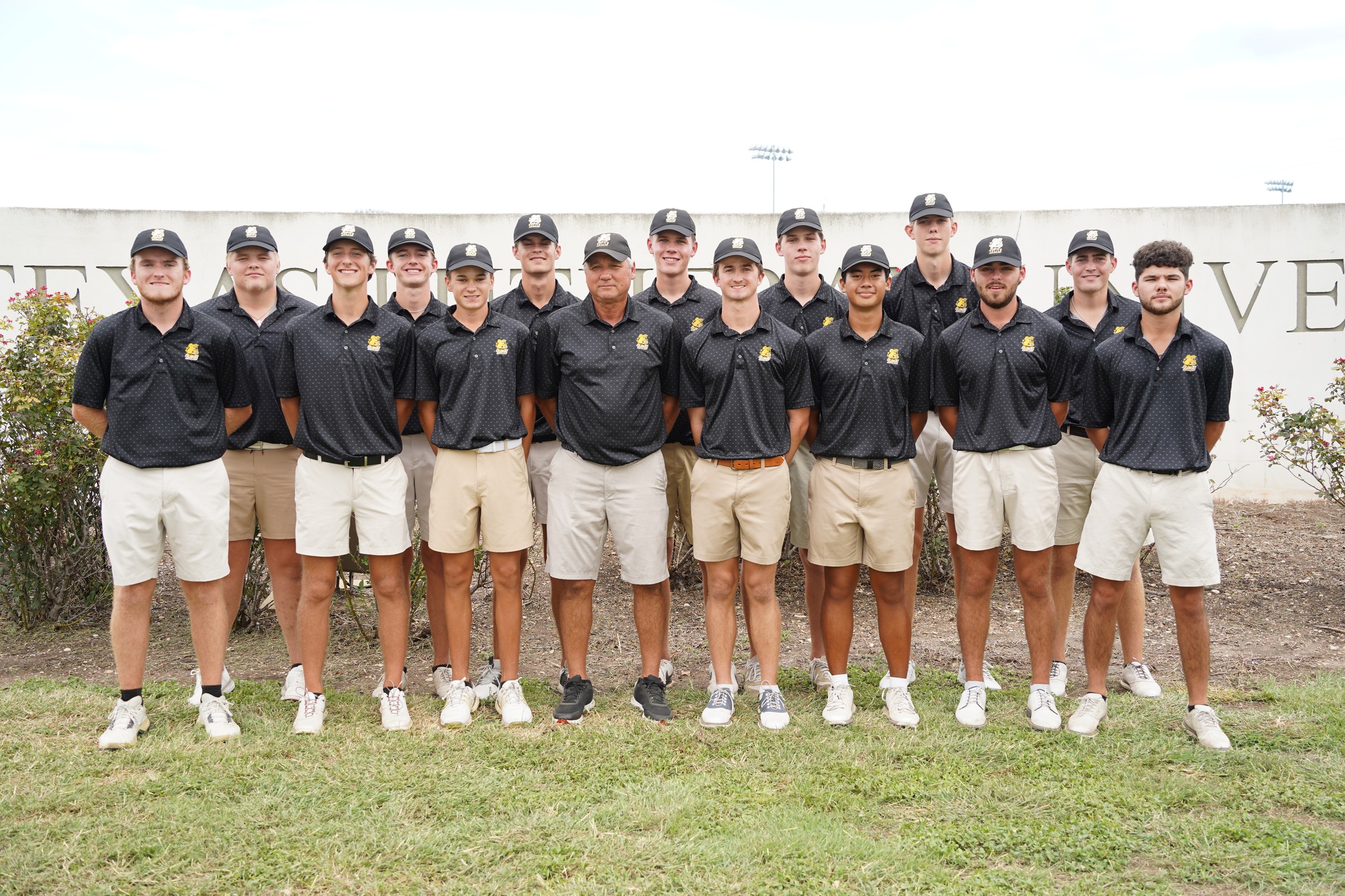 The 2024-25 Men's Golf team (photo by Bryce Hayes)